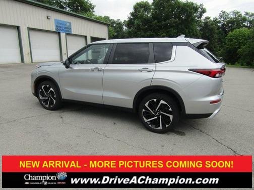 2022 Mitsubishi Outlander SE