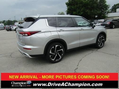 2022 Mitsubishi Outlander SE