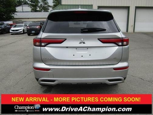 2022 Mitsubishi Outlander SE