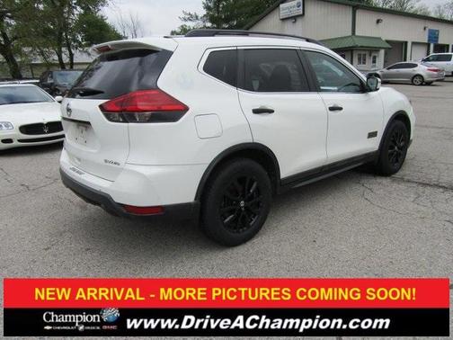 2017 Nissan Rogue SV
