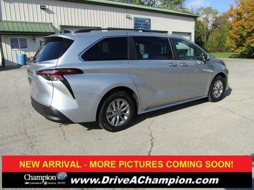 2025 Toyota Sienna LE