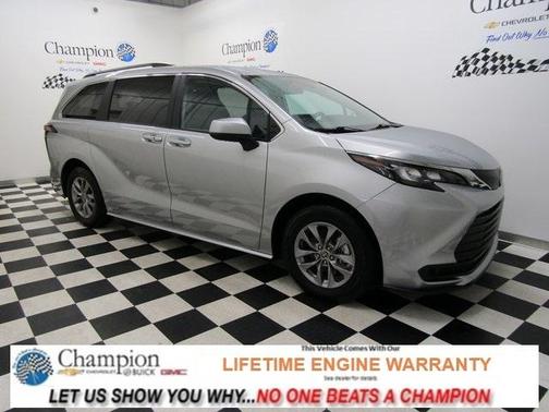 2025 Toyota Sienna LE