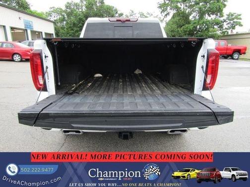 White 2025 GMC Sierra 1500 AT4