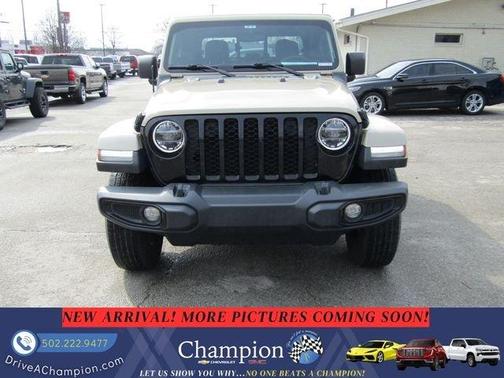 2022 Jeep Gladiator Sport