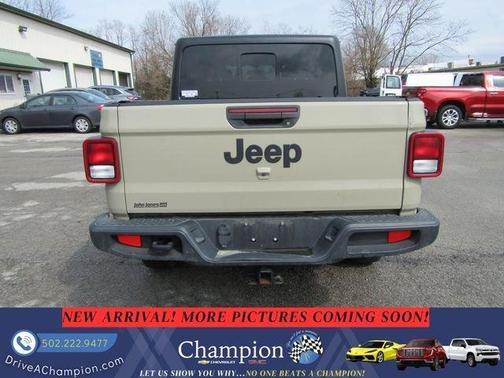 2022 Jeep Gladiator Sport