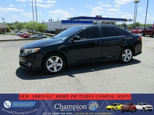 Gray 2014 Toyota Camry SE