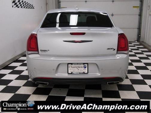 2022 Chrysler 300 S
