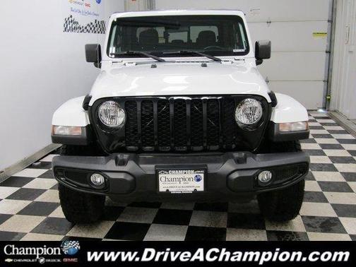 2022 Jeep Gladiator Sport