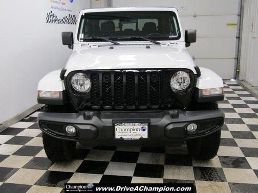 2022 Jeep Gladiator Sport