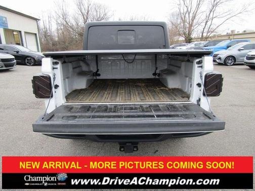 2022 Jeep Gladiator Sport