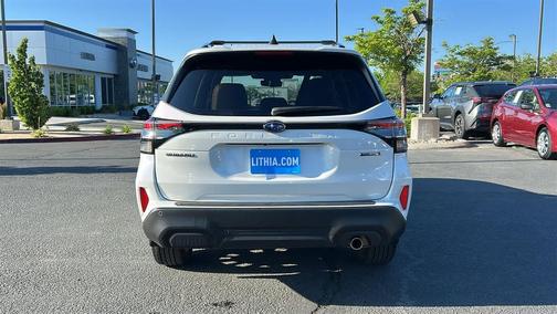 Crystal White Pearl 2025 Subaru Forester Touring