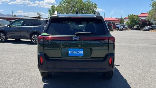 Deep Emerald Green Pearl 2026 Subaru Outback Premium