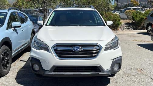 Crystal White Pearl 2018 Subaru Outback 2.5i Limited
