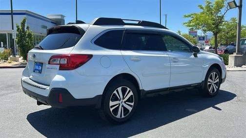 Crystal White Pearl 2018 Subaru Outback 2.5i Limited