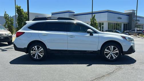 Crystal White Pearl 2018 Subaru Outback 2.5i Limited