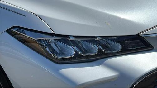 2022 Toyota Avalon Hybrid XLE