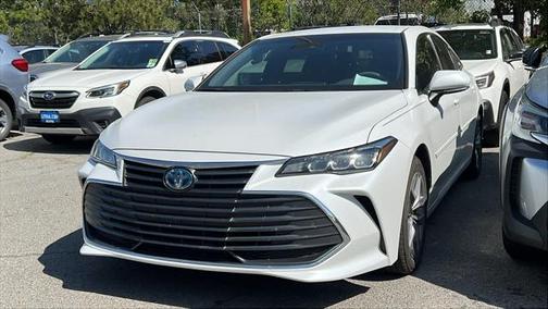 2022 Toyota Avalon Hybrid XLE
