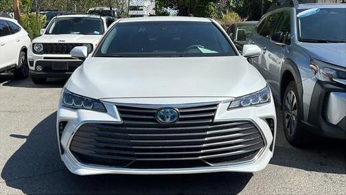 2022 Toyota Avalon Hybrid XLE