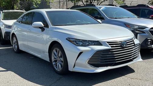 2022 Toyota Avalon Hybrid XLE
