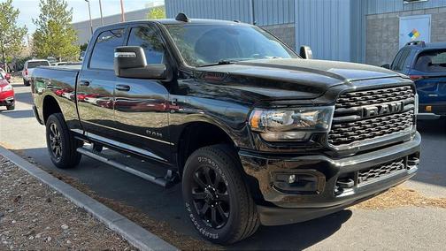 Diamond Black Crystal Pearlcoat 2023 RAM 2500 Big Horn Crew Cab 4x4 6'4' Box