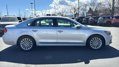 2016 Volkswagen Passat 1.8T SE w/Technology