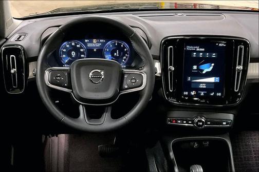 2021 Volvo XC40 T5 Momentum