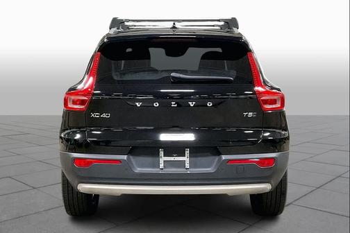 2021 Volvo XC40 T5 Momentum