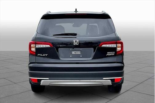 2022 Honda Pilot Touring 8-Passenger