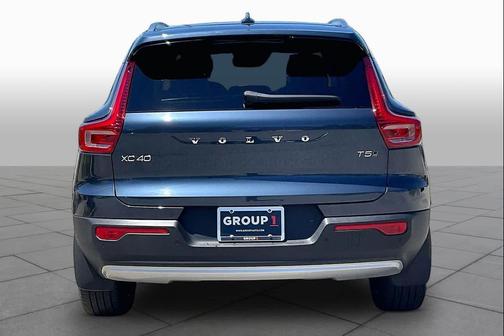 Denim Blue Metallic 2022 Volvo XC40 T5 Momentum