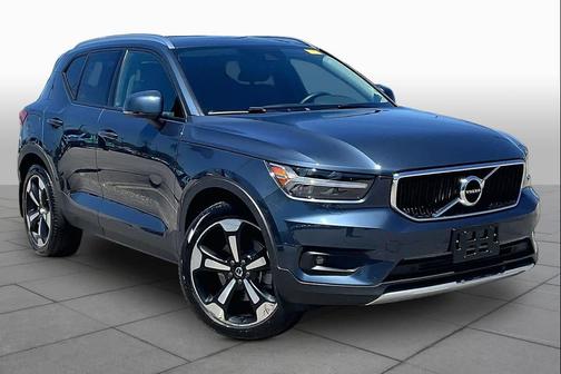 Denim Blue Metallic 2022 Volvo XC40 T5 Momentum