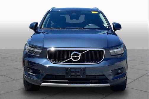 Denim Blue Metallic 2022 Volvo XC40 T5 Momentum