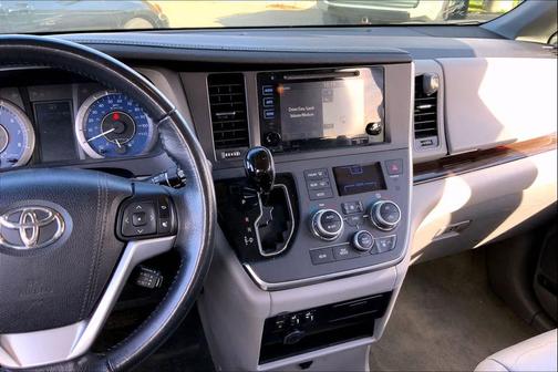 2017 Toyota Sienna XLE