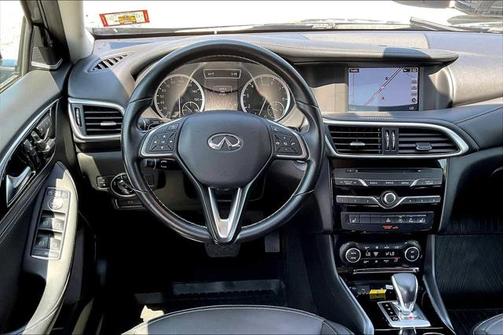 2018 INFINITI QX30 ESSENTIAL