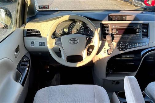 2014 Toyota Sienna LE