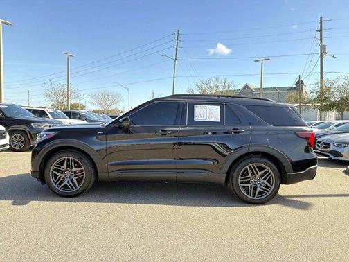 2025 Ford Explorer ST-Line