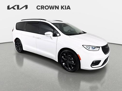 White 2021 Chrysler Pacifica Touring-L