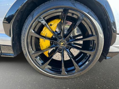 2023 Lamborghini Urus S