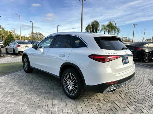 2026 Mercedes-Benz GLC 300 Base
