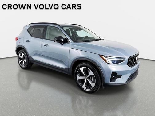 Gray 2023 Volvo XC40 B4 Plus Dark Theme