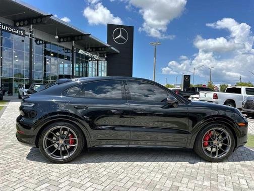 2025 Porsche Cayenne GTS