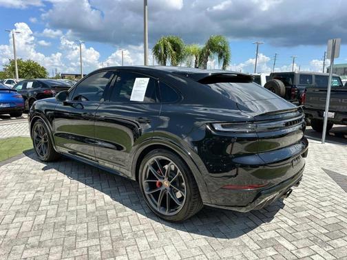 2025 Porsche Cayenne GTS