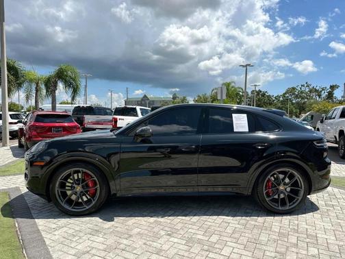 2025 Porsche Cayenne GTS