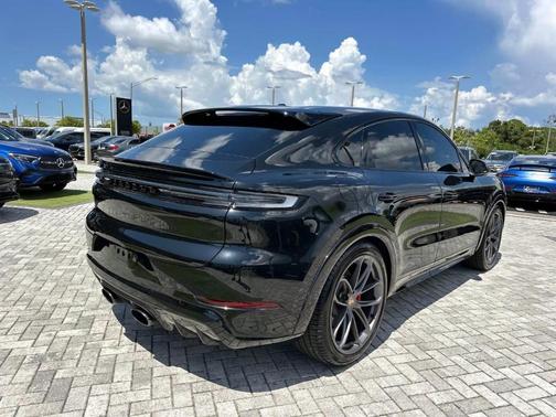 2025 Porsche Cayenne GTS