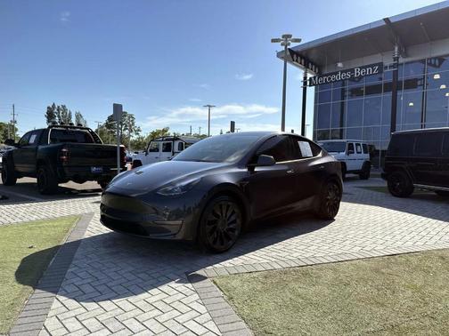 Stealth Gray 2024 Tesla Model Y Performance