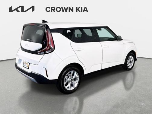 White 2025 Kia Soul LX