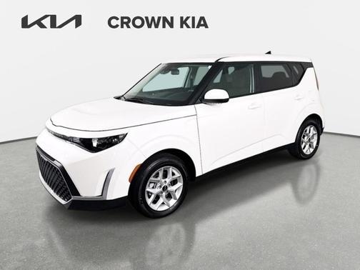 White 2025 Kia Soul LX