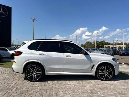 2022 BMW X5 M50i