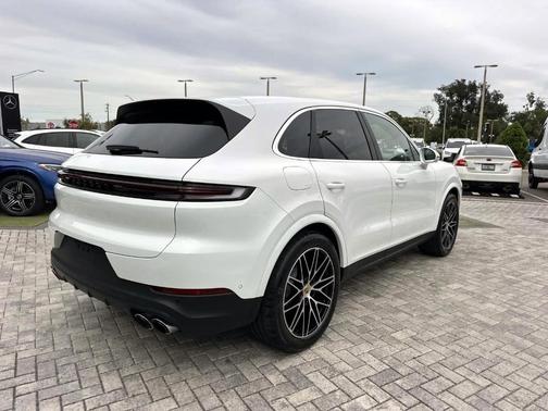 2024 Porsche Cayenne Base