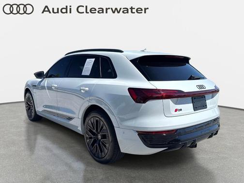 Glacier White Metallic 2024 Audi Q8 e-tron Premium