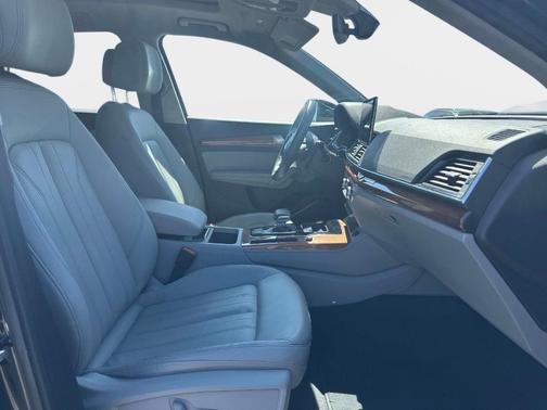 Mythos Black Metallic 2022 Audi Q5 45 S line Premium Plus